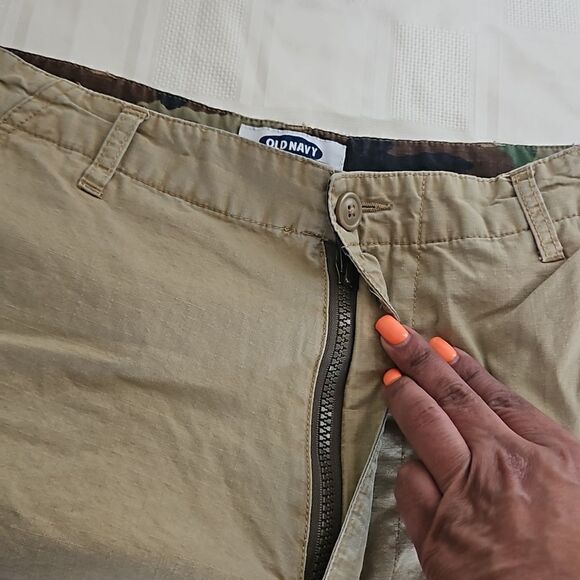 Old Navy Men Relaxed Fit Khaki Cargo Pants With Camo Ankle String 31×32 - Picture 11 of 16